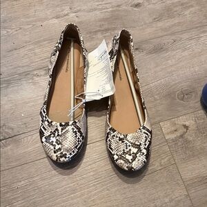 Amazon Essentials Snakeskin Women's Flats